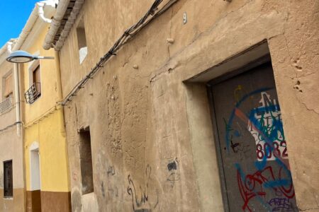 Casa antigua con potencial en Villena